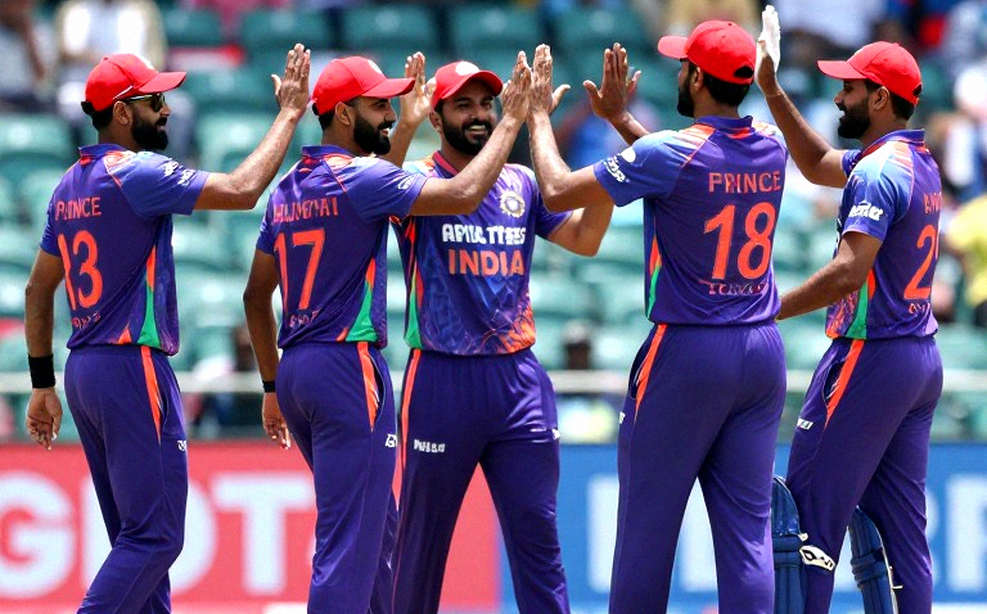 বাম হাতের কোচ, ডান হাতের পেসার: চামিন্দা ভাস নিয়োগে দিল্লি আসলে কী কিনল