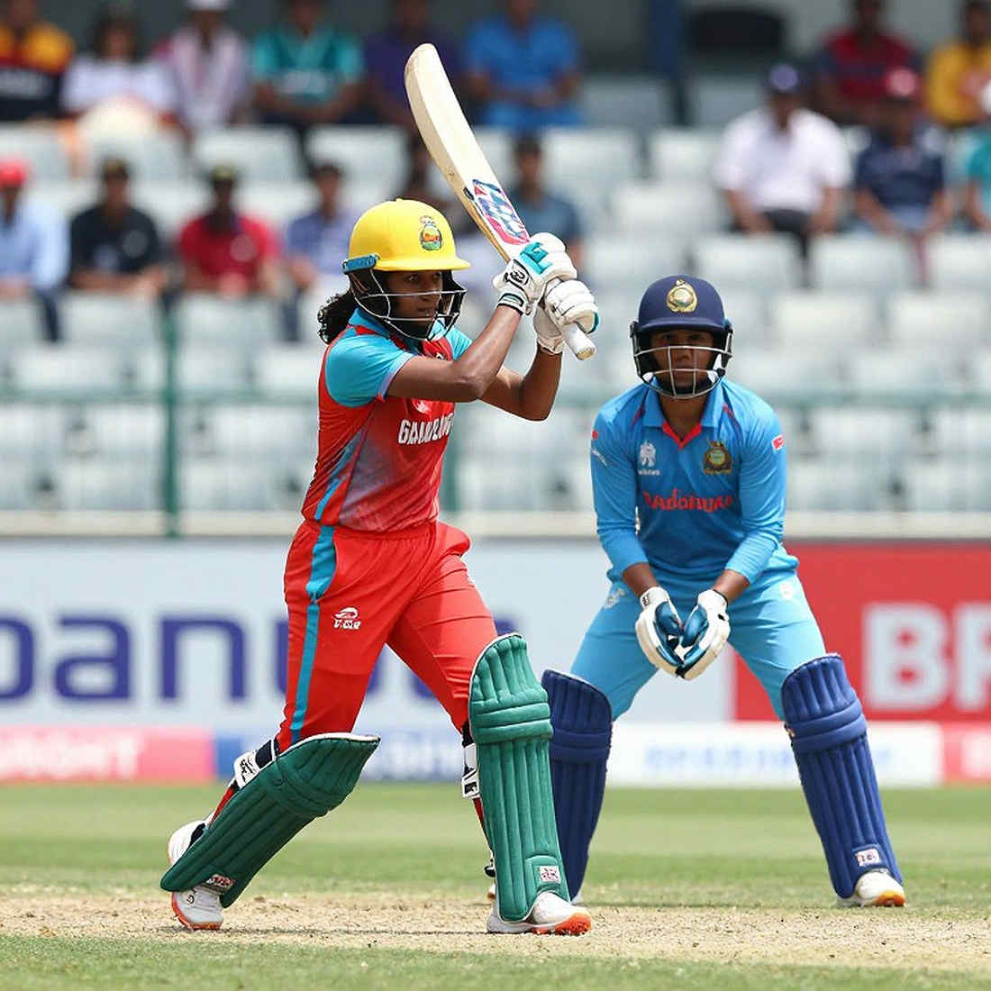 দিলশানের কন্যার বাইরেও: লিমানসা তিলকরত্নের লেগ-স্পিন যেভাবে পাকিস্তানকে ছিটকে দিল