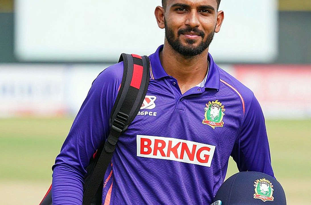 পাঁচ ছক্কা, ভেজা চোখ আর ৯২ রানের ফাঁক: জিম্বাবুয়ে সিরিজে হারমানপ্রিতের ‘ফর্ম ফেরা’ আসলে কী প্রমাণ করল